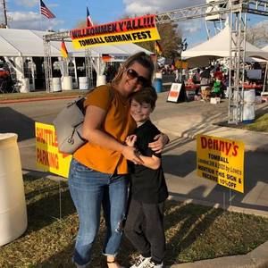 Meet your Posher, Hollis